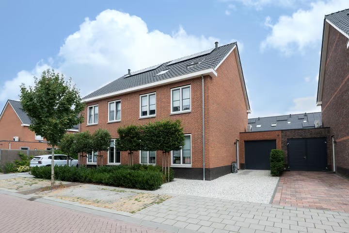 2-onder-1-kapwoning Berkenlaan 52 in Bosschenhoofd