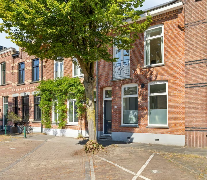 Tussenwoning de Roy van Zuidewijnlaan 33 in Breda