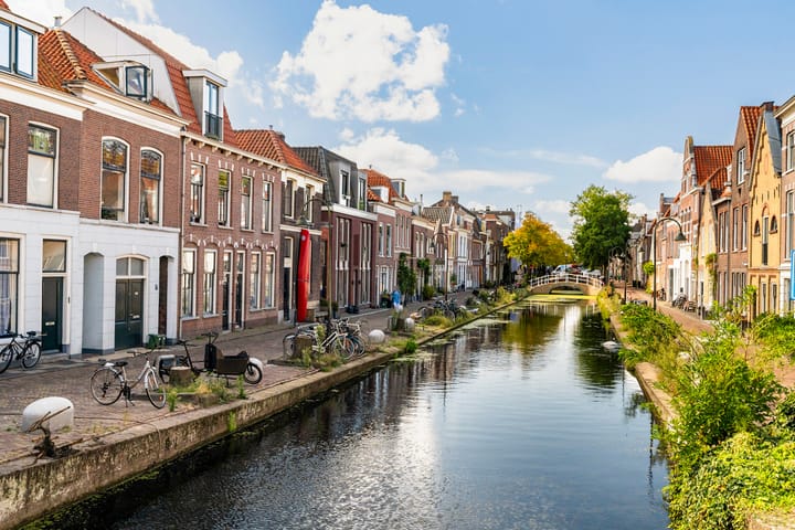 Grachtenpand, eindwoning Molslaan 141 Delft