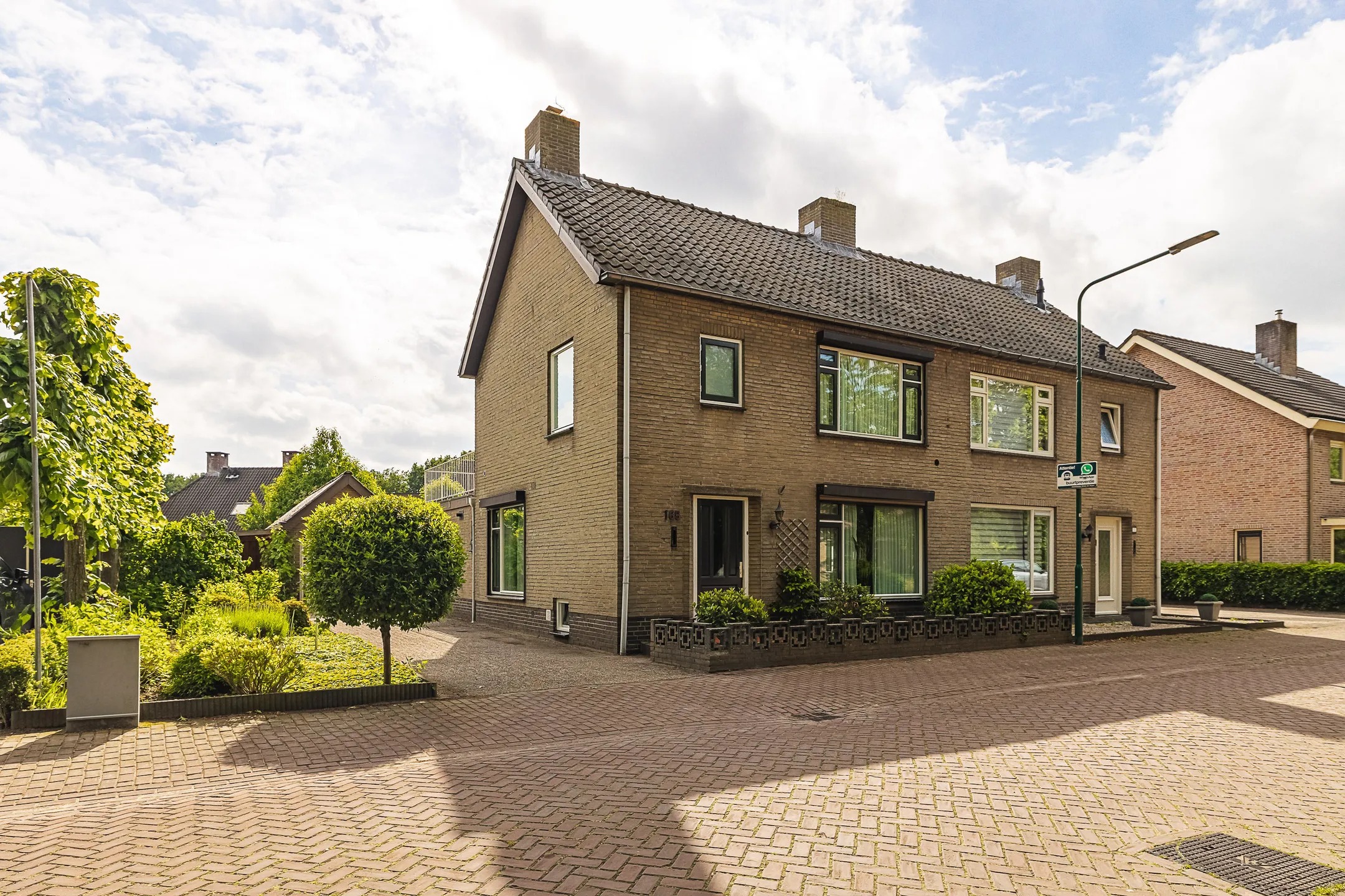 2-onder-1-kapwoning Nieuwstraat 165 in Gilze