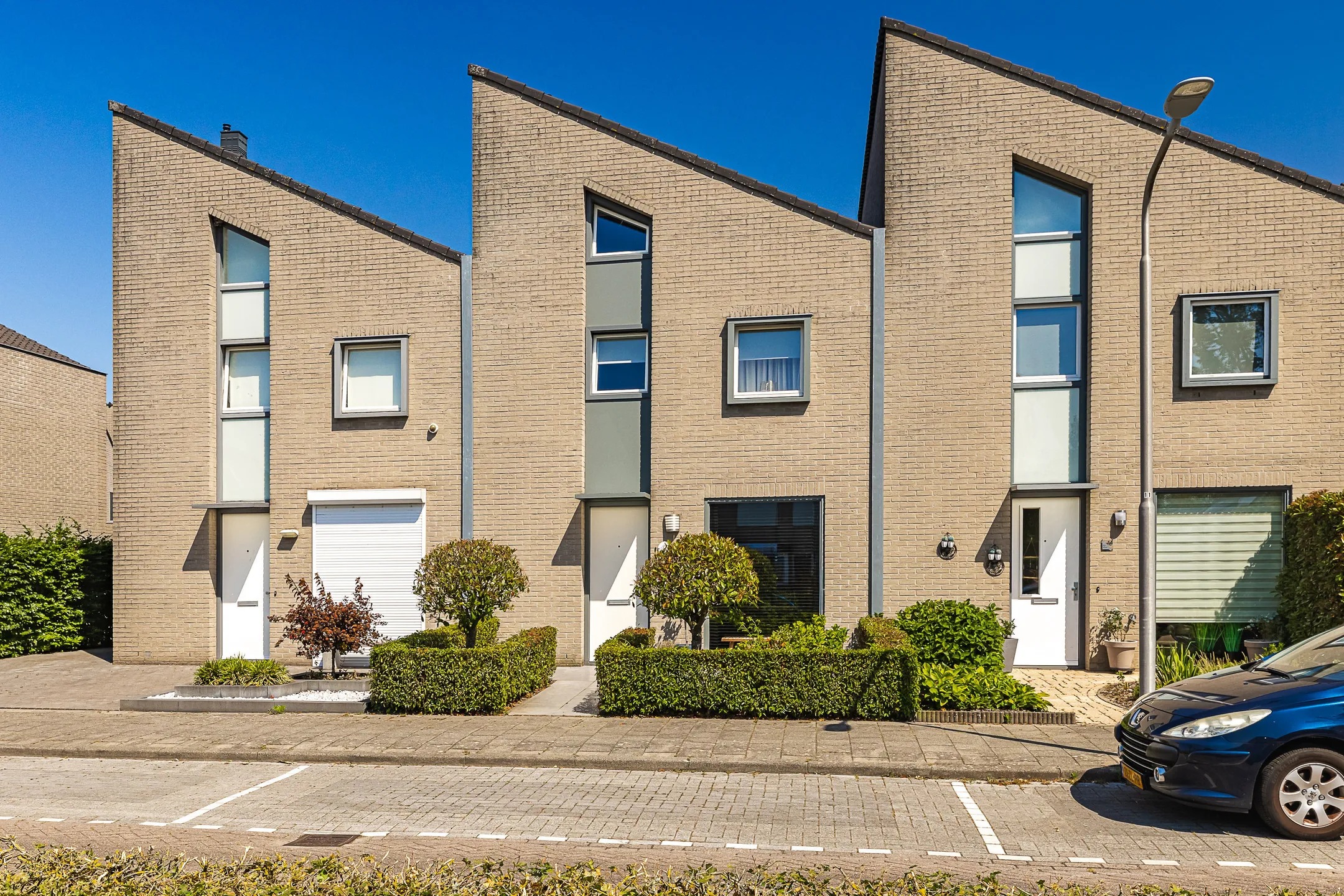 Tussenwoning Burgemeester de Weertstraat 16 in Rucphen