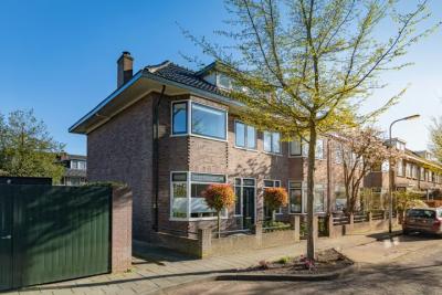 Hoekwoning Burg. Van Marlestraat 22 in Deventer