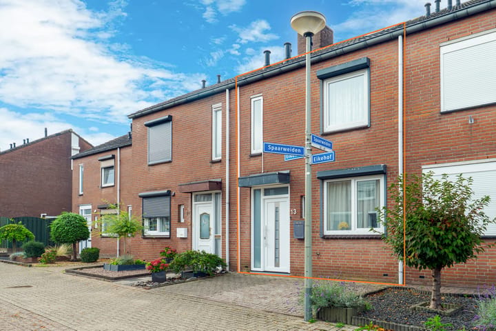 Eengezinswoning, tussenwoning Eikehof 13 in Landgraaf