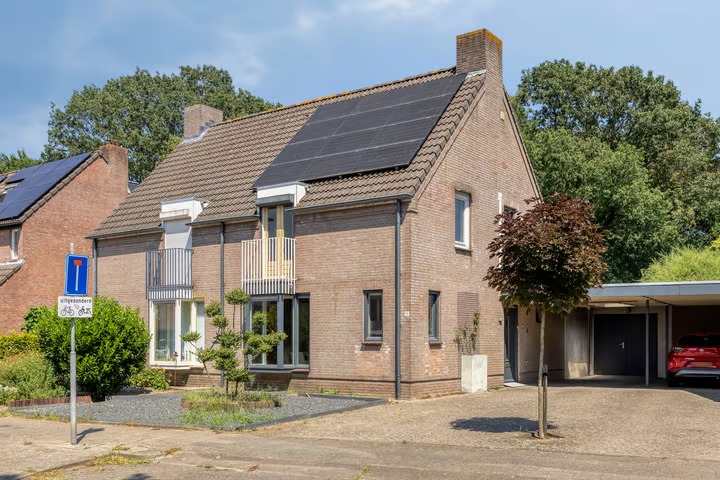Geschakelde 2-onder-1-kapwoning Kerkakkerstraat 56 in Valkenswaard