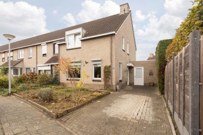 Hoekwoning Heinsbergstraat 1 in Sittard