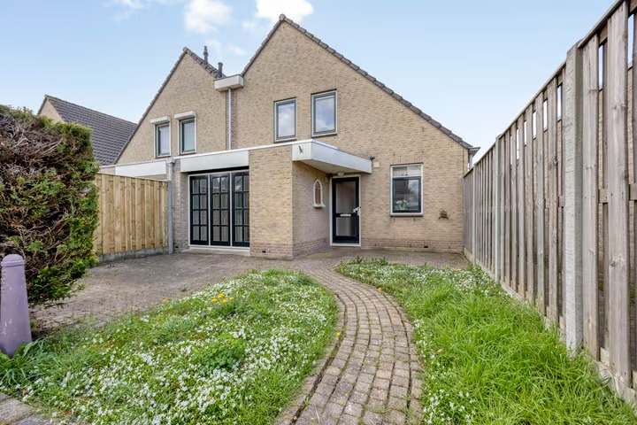2-onder-1-kapwoning Azaleastraat 4 in Almere