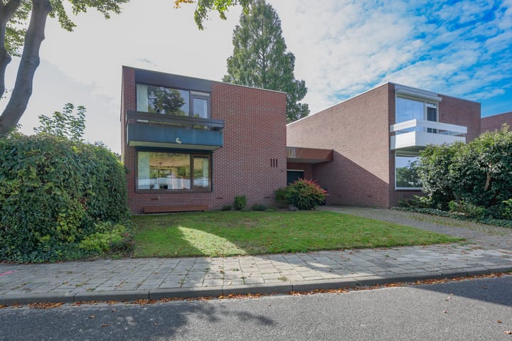 Geschakelde woning Ir. Dingerlaan 5 Heerlen