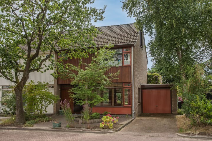 2-onder-1-kapwoning Peter van Anrooystraat 19 in Assen