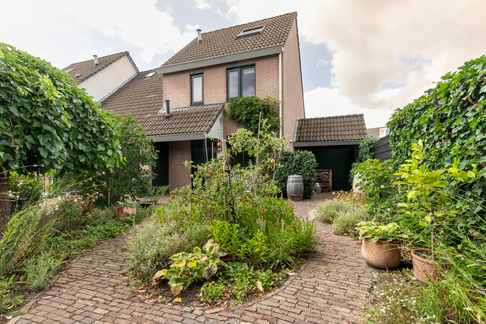 2-onder-1-kapwoning Johanna Reintjesstraat 77 in Breda