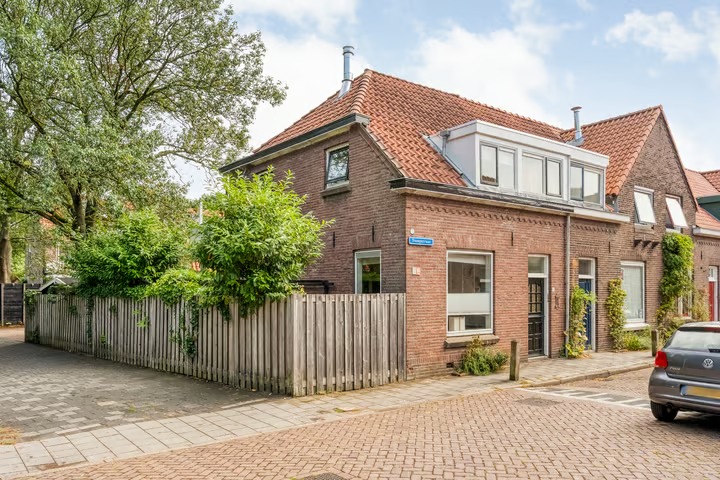 Hoekwoning Trompstraat 1 in Zwolle