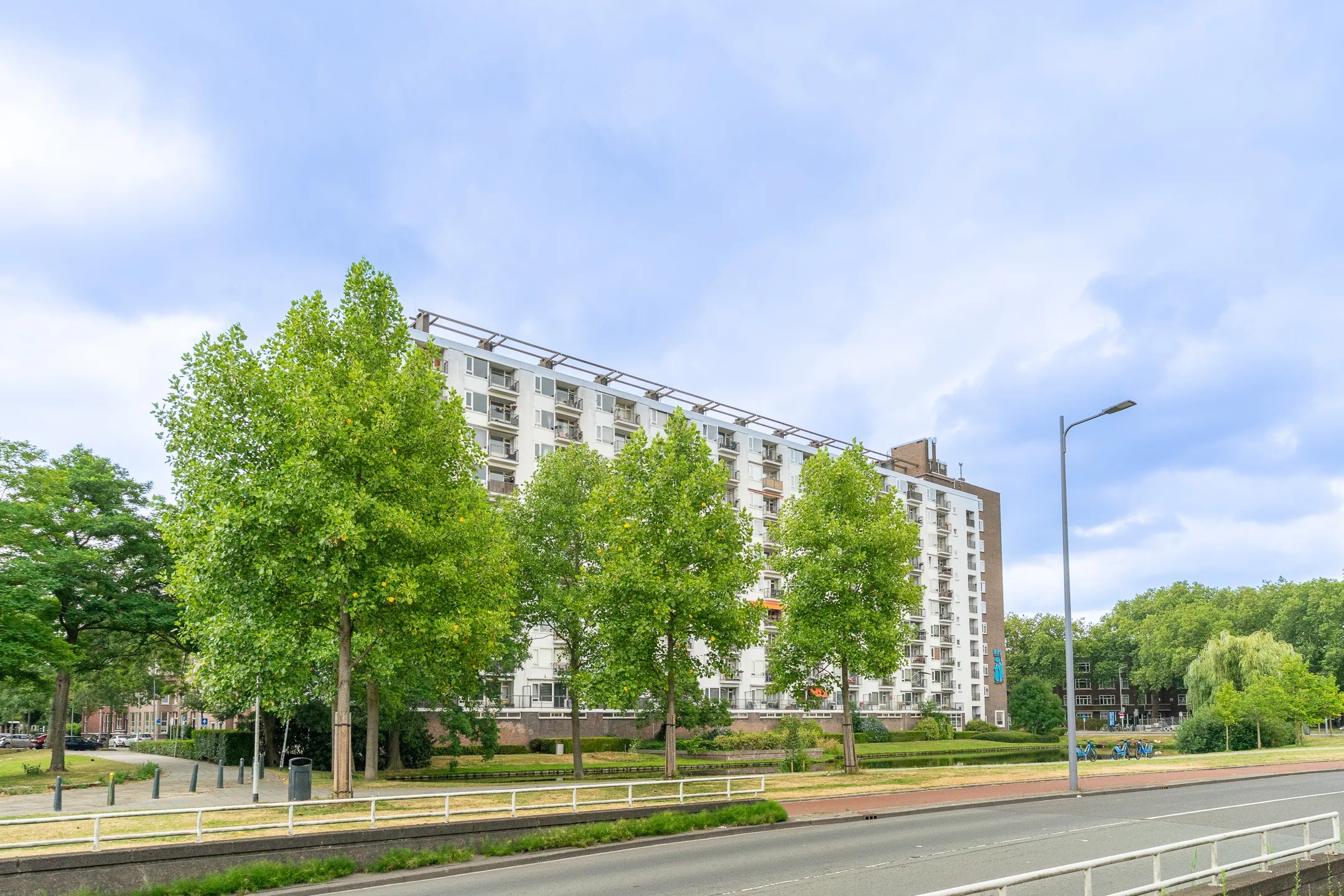 Galerijflat Suze Groeneweglaan 267 in Rotterdam