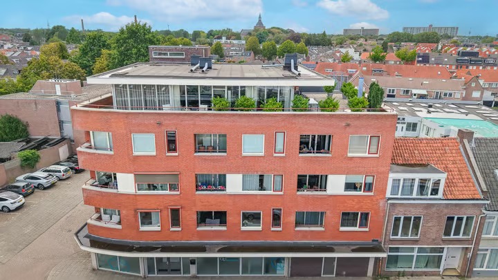 Portiekflat Houtstraat 122 in Tilburg