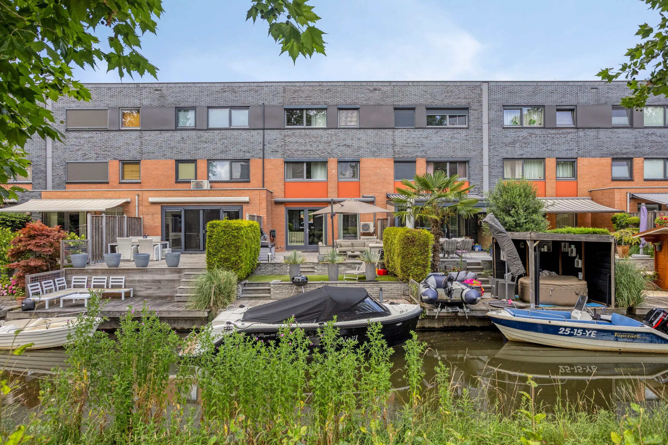 Tussenwoning (waterwoning) Kuifjestraat 46 in Almere