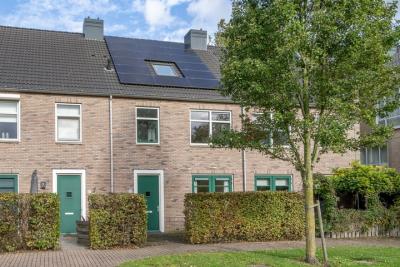 Eengezinswoning, tussenwoning Raadhuishof 18 in Kerkwijk