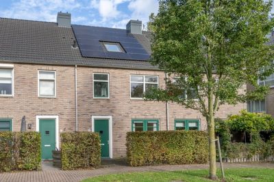 Eengezinswoning, tussenwoning Raadhuishof 18 in Kerkwijk