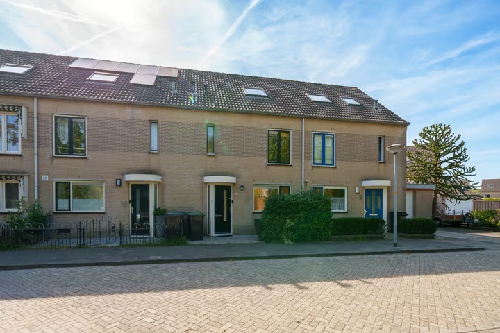 Tussenwoning Saint-Saensgracht 19 in Almere