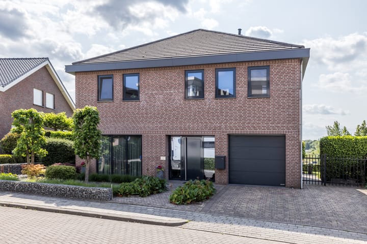Vrijstaande woning John Erkensstraat 11 in Kerkrade