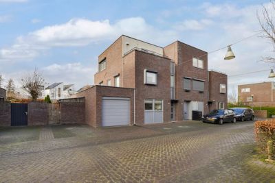 Eengezinswoning, hoekwoning De Terpen 14 in Waalwijk