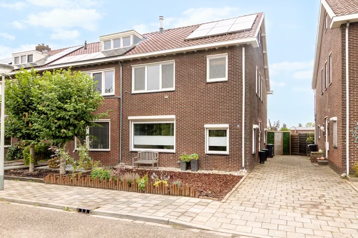Hoekwoning Bredeweg 59 in Roermond
