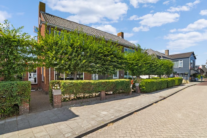 2-onder-1-kapwoning Van Oldenbarneveldweg 4 in Castricum