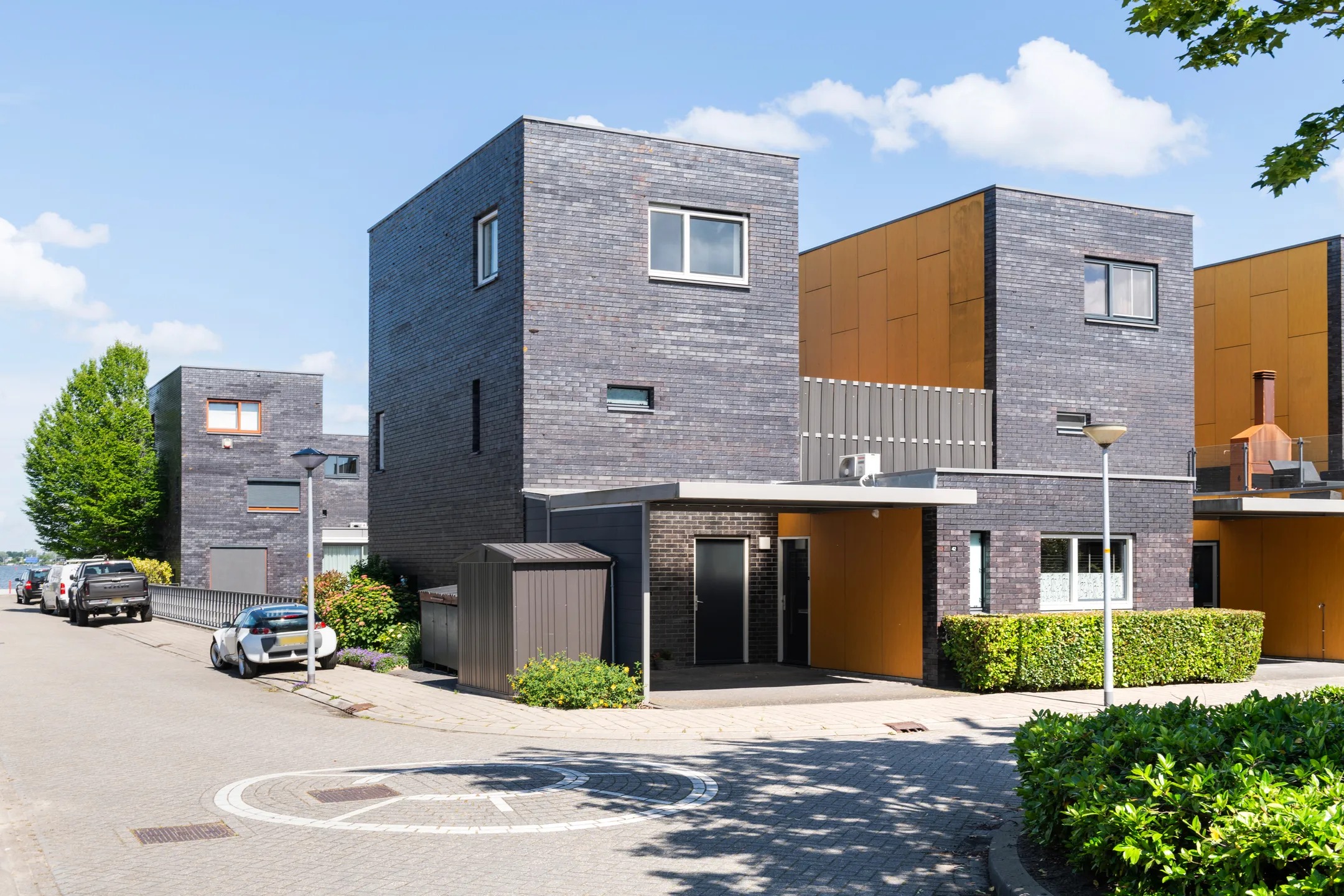 Hoekwoning (waterwoning) Fokkeboom 42 in Almere