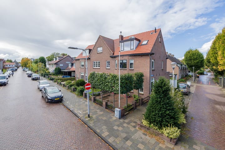 Hoekwoning Warmundastraat 33 in Warmond
