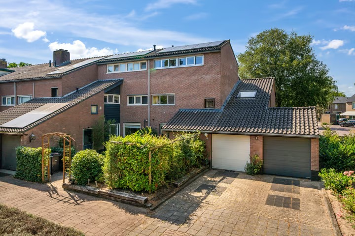 Hoekwoning Bijenmeent 21 in Hilversum