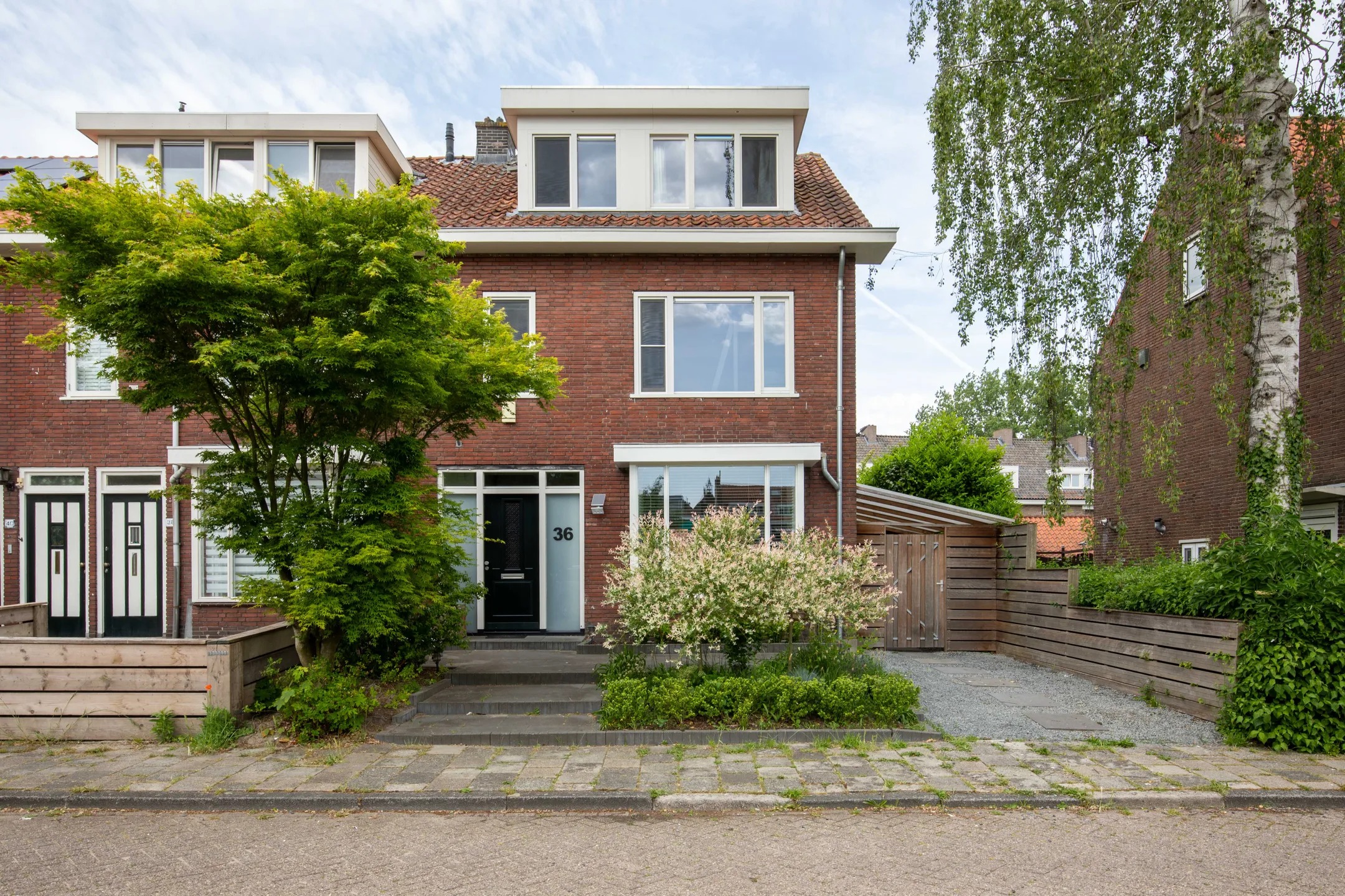 Hoekwoning Azaleastraat 36 in Duivendrecht
