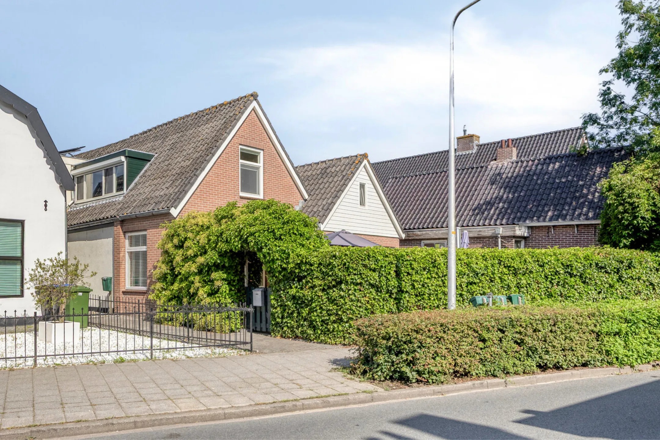2-onder-1-kapwoning Noordeinde 154 in Roelofarendsveen