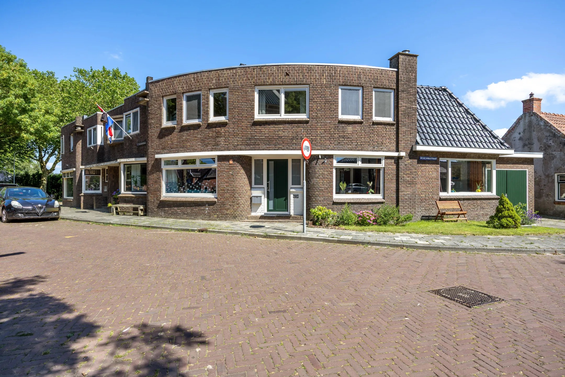 Hoekwoning T P Oosterhoffstraat 2 in Oldehove