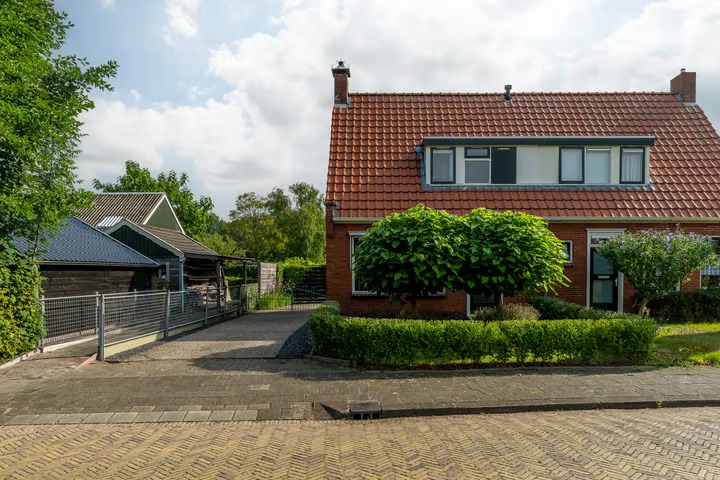 2-onder-1-kapwoning Camstrastrjitte 1 in Rinsumageast