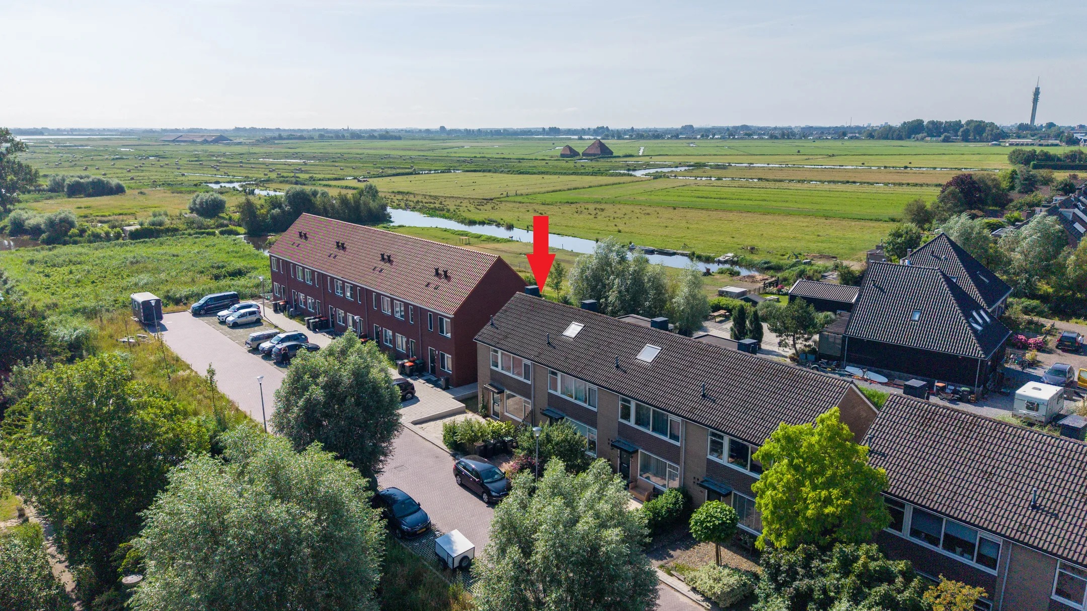 Hoekwoning Sluisstraat 16 in Oostknollendam