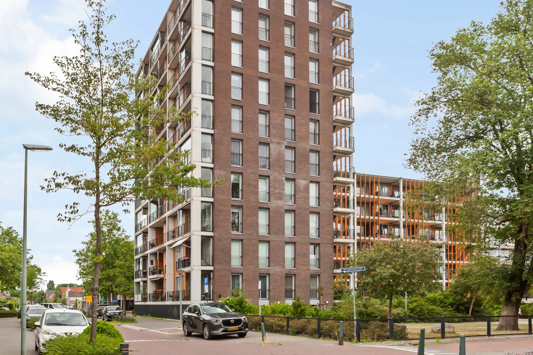 Galerijflat Burgemeester Pruissingel 64 E in Vlaardingen
