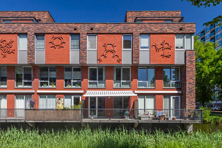 Eengezinswoning, tussenwoning Akropolishof 8 in Delft