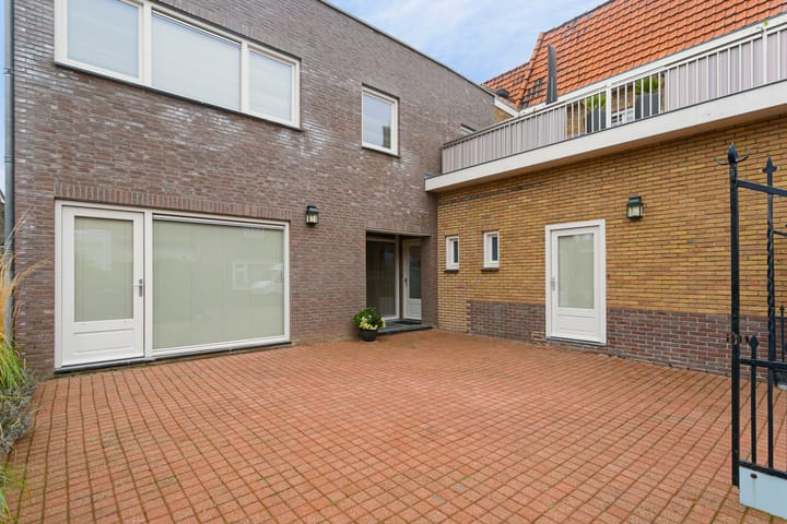 Eengezinswoning, hoekwoning Dorpstraat 50 B in Buchten