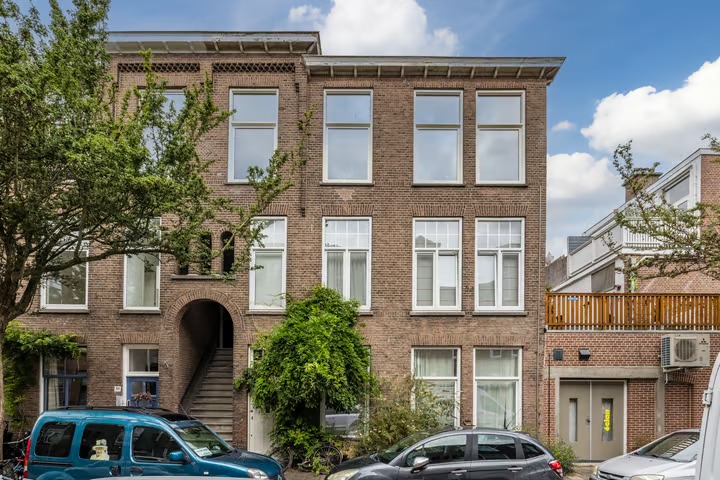Bovenwoning Esdoornstraat 105 in Den Haag