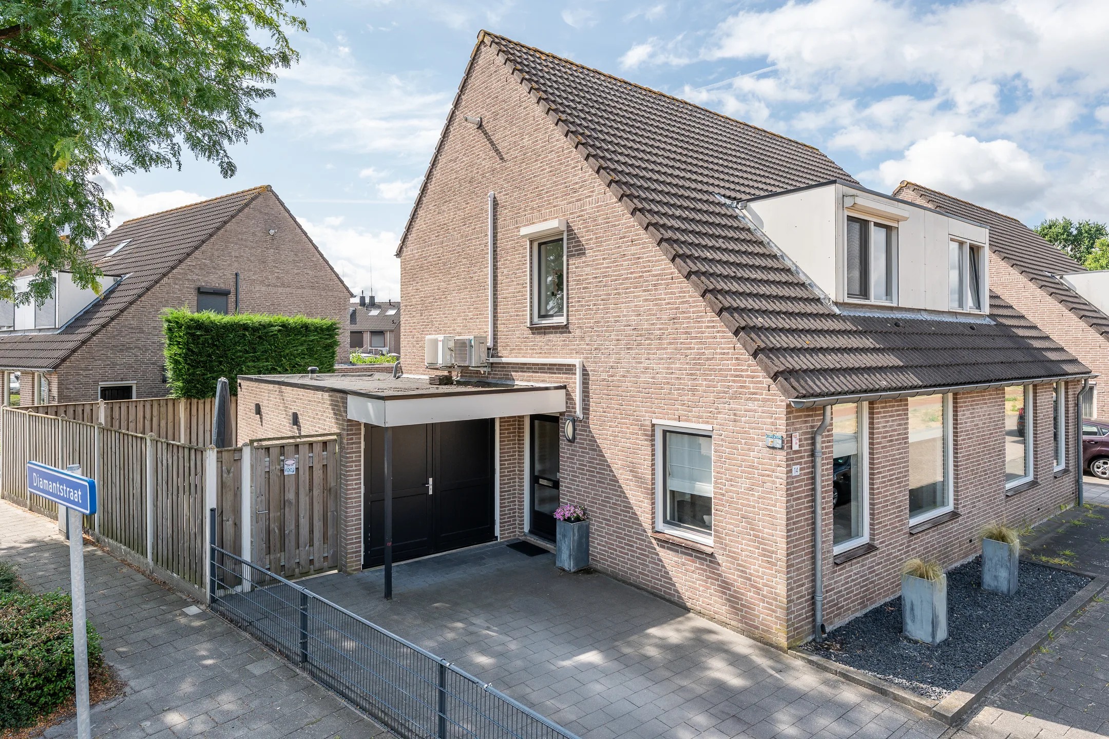 2-onder-1-kapwoning Topaasstraat 14 in Helmond