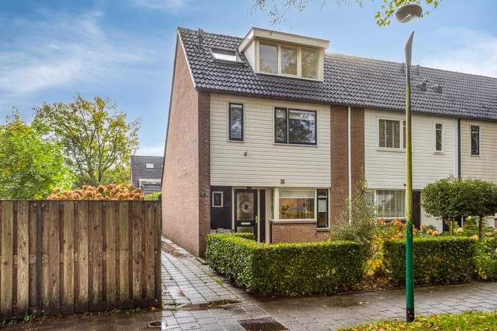 Eengezinswoning, hoekwoning Tuinfluiter 22 in Veenendaal