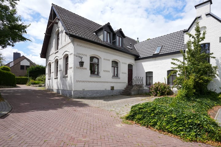 Eengezinswoning, geschakelde woning Pater Janssenstraat 2 in Vaals