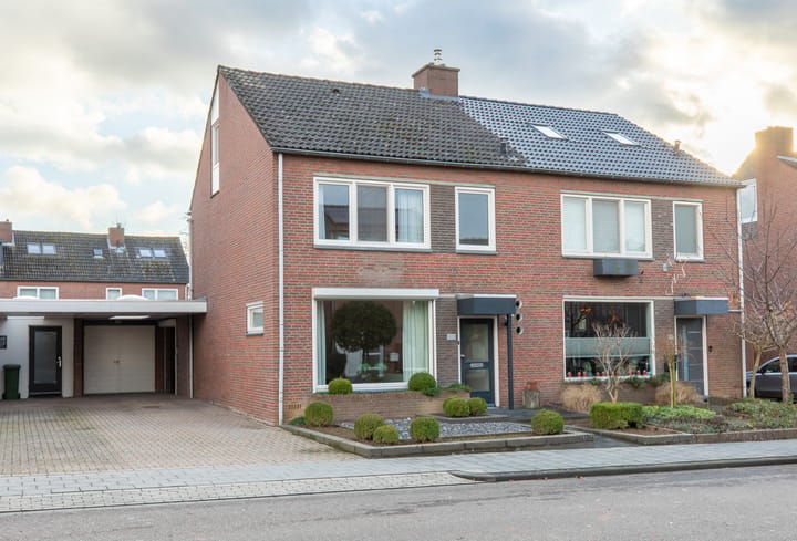 2-onder-1-kapwoning Tiendstraat 24 in Sint Geertruid
