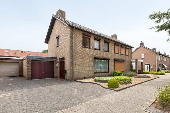 2-onder-1-kapwoning Florastraat 44 in Nederweert
