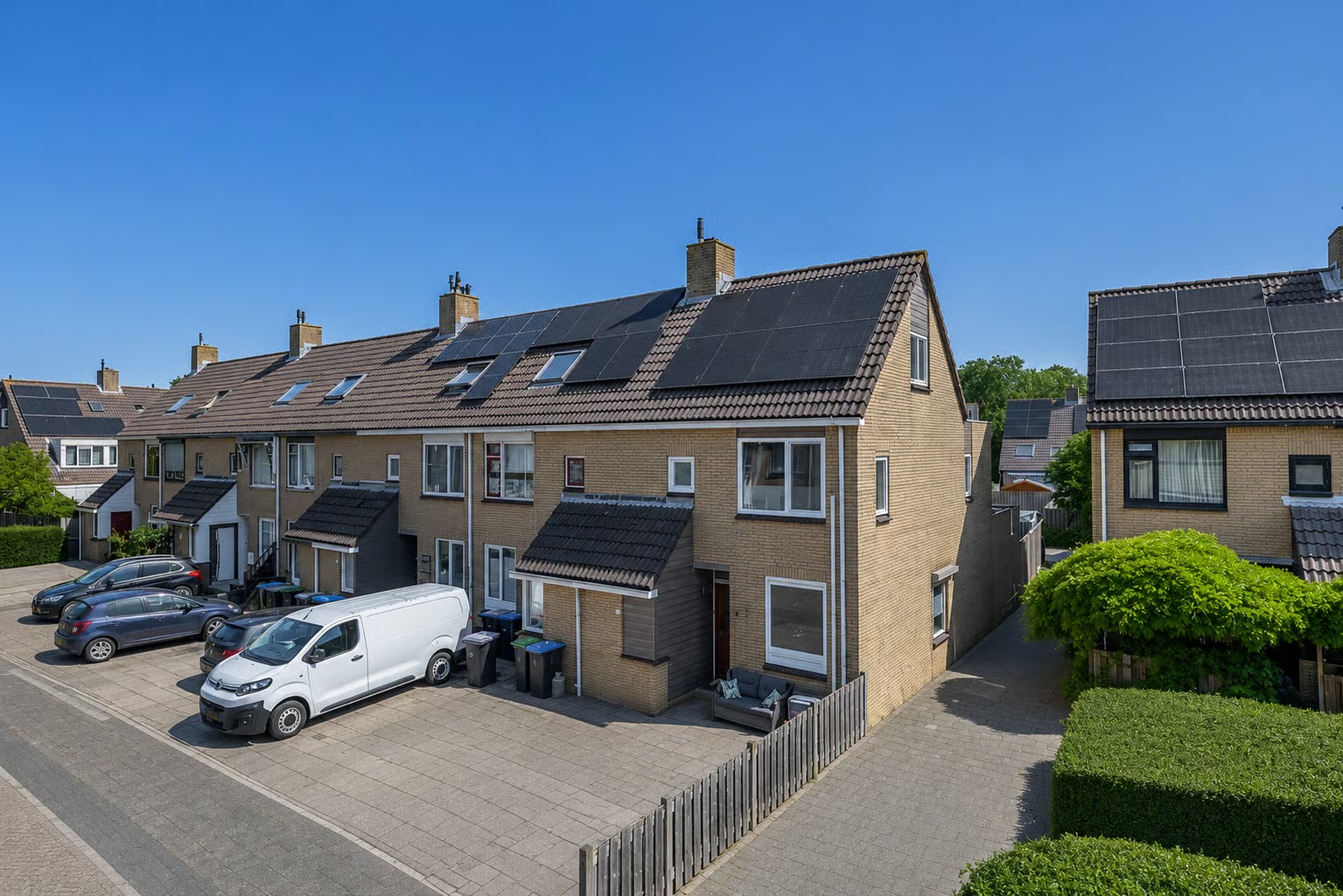 Hoekwoning Wijngaard 35 in Spijkenisse