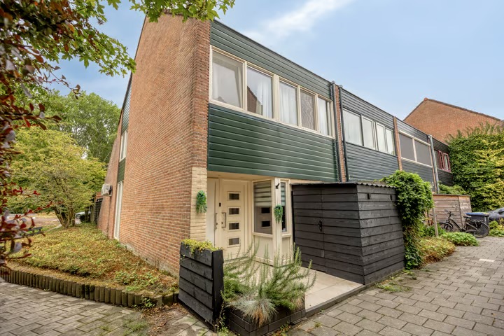 Hoekwoning Zwaluwplein 13 in Schagen