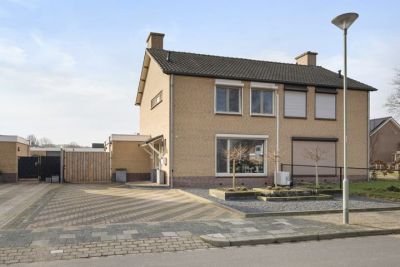 2-onder-1-kapwoning Lindanusstraat 4 in Helden