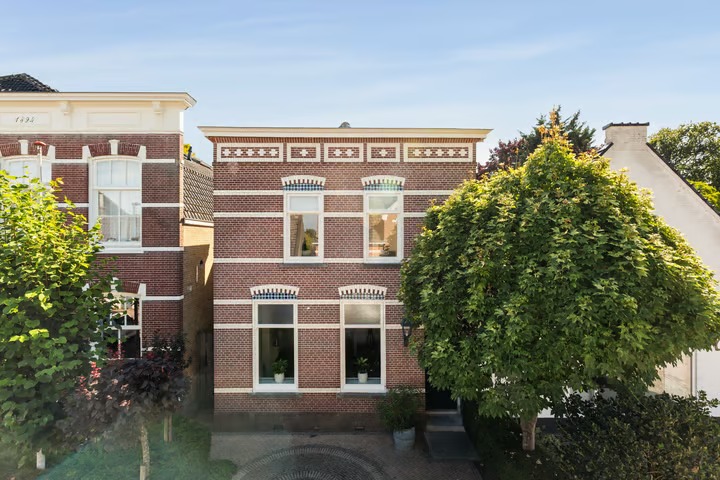 Halfvrijstaande woning Steenenstraat 10 in Oud-Beijerland