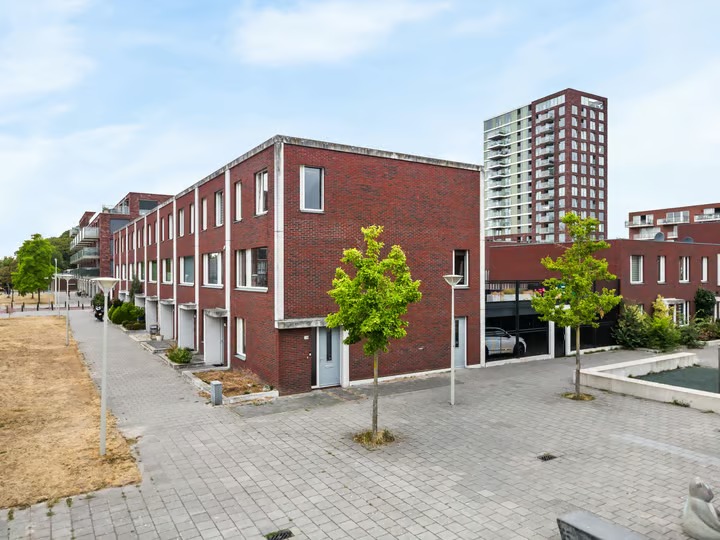 Hoekwoning Nijeveenstraat 24 in Den Haag