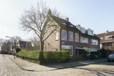 Eengezinswoning, hoekwoning Piet Heinstraat 1 in Haarlem