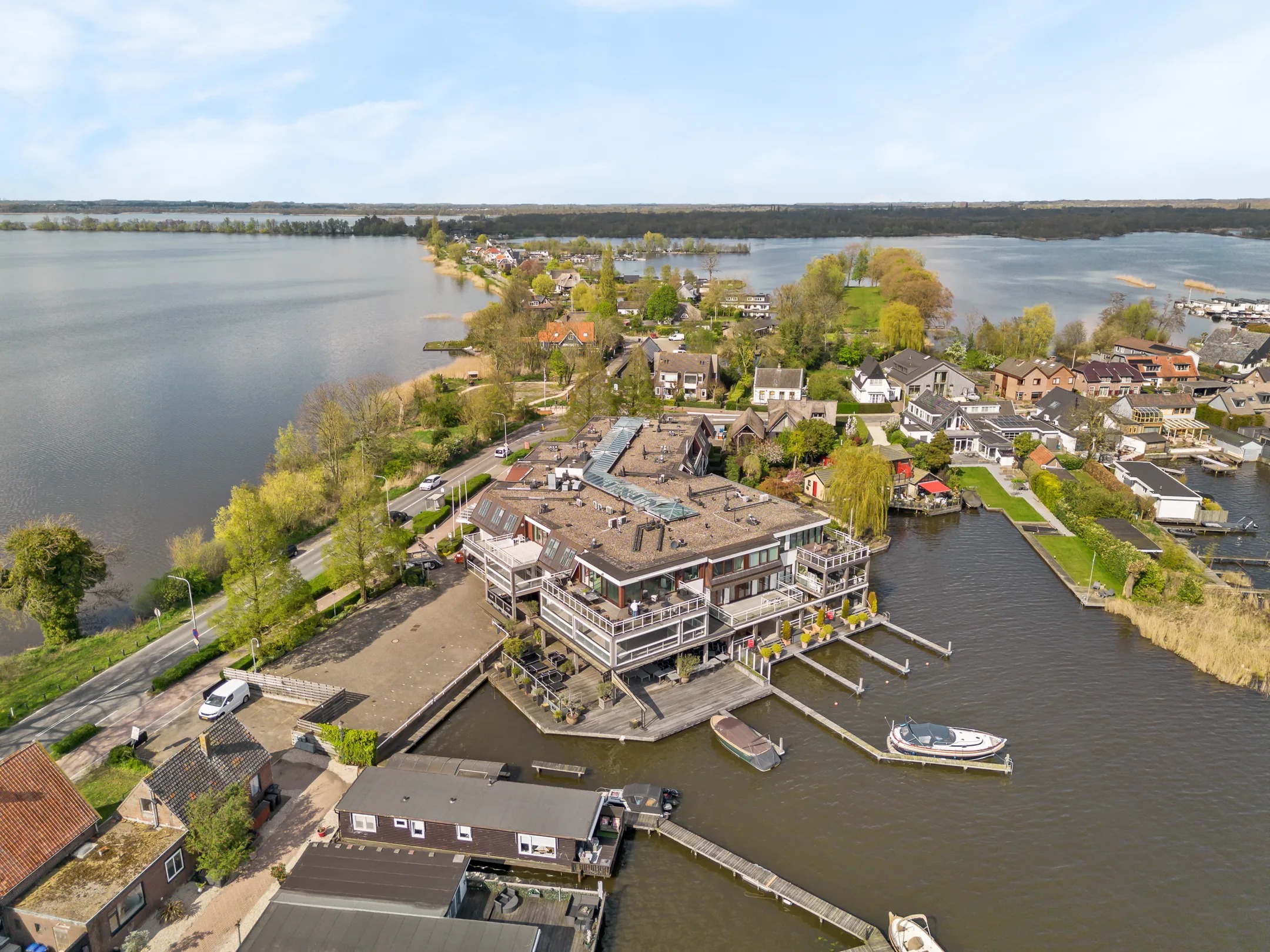 Portiekwoning Veendijk 1 a11 in Loosdrecht