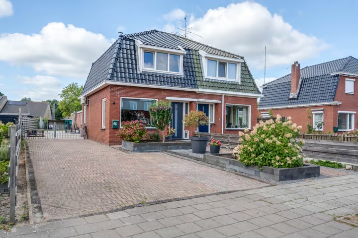2-onder-1-kapwoning Uitwierderweg 46 in Delfzijl