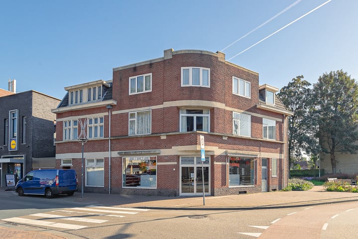 Herenhuis, hoekwoning Markt 2 Landgraaf